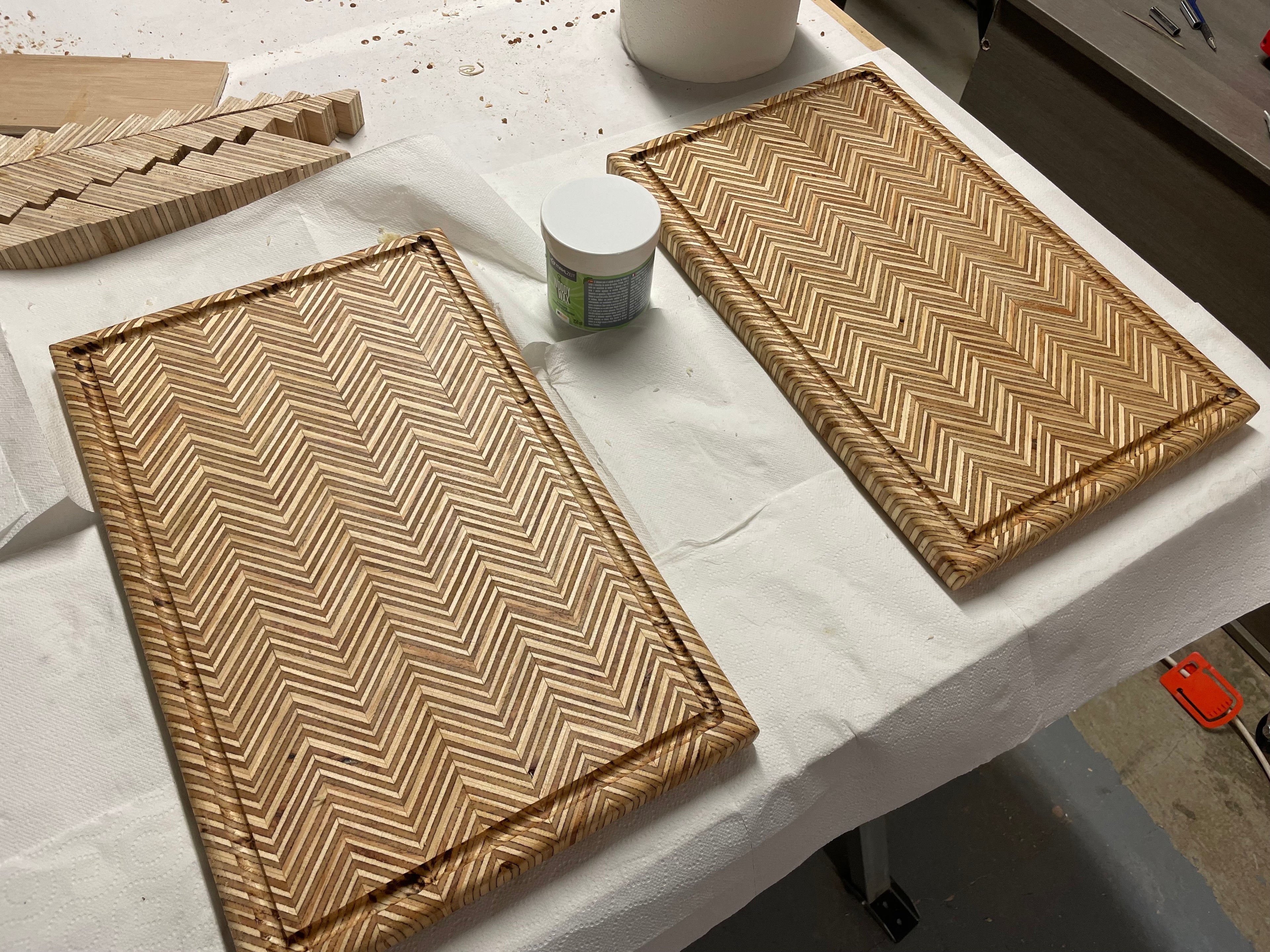 Menuiserie - Atelier - Planches à découper chevrons