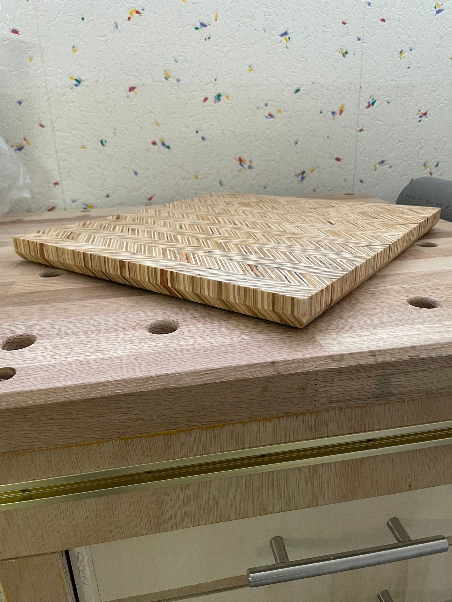 Planche à découper « chevrons » sur mesure - épaisseur, forme et finition des arêtes libres - contreplaqué - Art de la table, Déco, Cuisine - Le Front Fuyant